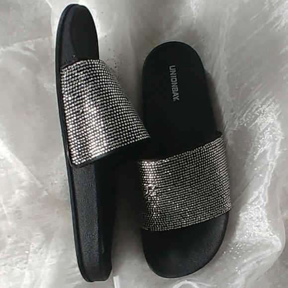 Slippers - Picture 3 of 4